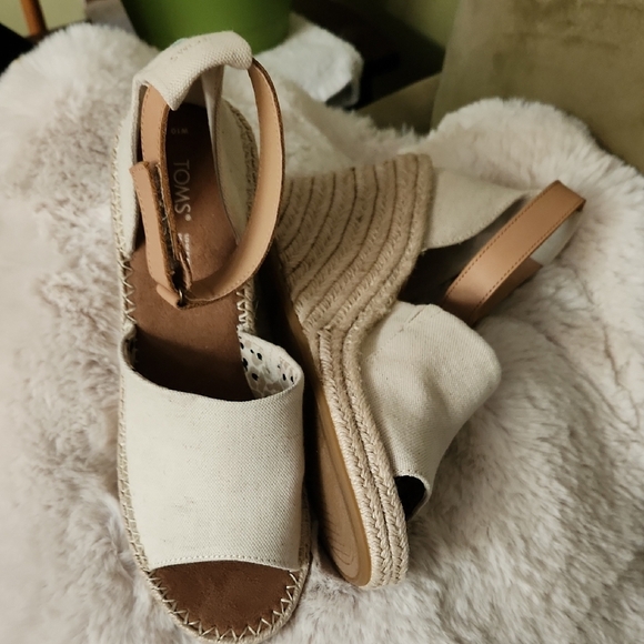 NWOB Toms Cream Tan Espadrille Shoes with Ankle Straps-Size 10 - Picture 1 of 5